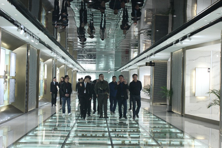 融創(chuàng)集團(tuán)領(lǐng)導(dǎo)一行到金牌企業(yè)參觀考察，共謀合(圖6)