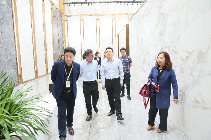 中建裝配設計院溫啟彬院長一行蒞臨金牌企業(yè),(圖3) 中建裝配設計院溫啟彬院長一行蒞臨金牌企業(yè),(圖3)